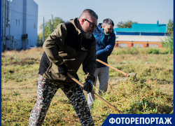 Сотрудники "Экотранса" провели субботник у ТРЦ "Арбуз" в Таганроге Сотрудники "Экотранса" провели субботник у ТРЦ "Арбуз" в Таганроге