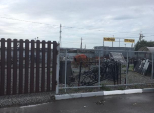 В Таганроге незаконно занявшему землю кладбища предпринимателю А.Сычеву вручили портфель директора В Таганроге незаконно занявшему землю кладбища предпринимателю А.Сычеву вручили портфель директора