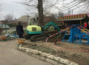 В Таганроге появилась яма в детском саду В Таганроге появилась яма в детском саду