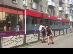 Юные попрошайки продолжают работать на улицах Таганрога Юные попрошайки продолжают работать на улицах Таганрога