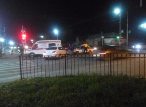 Бригада Скорой помощи, спешившая на вызов в Таганроге, попала в ДТП Бригада Скорой помощи, спешившая на вызов в Таганроге, попала в ДТП