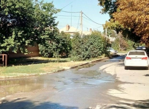 «Погрызанная» Водоканалом улица в Таганроге вновь дала течь «Погрызанная» Водоканалом улица в Таганроге вновь дала течь