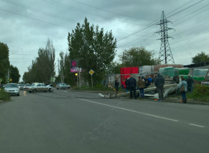 Столкновение двух отечественных авто повлекло за собой обрыв линий электропередач в Таганроге Столкновение двух отечественных авто повлекло за собой обрыв линий электропередач в Таганроге