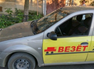 Неадекватный таксист из «Везет» в Таганроге выбросил бабушку из машины, причинив травмы Неадекватный таксист из «Везет» в Таганроге выбросил бабушку из машины, причинив травмы