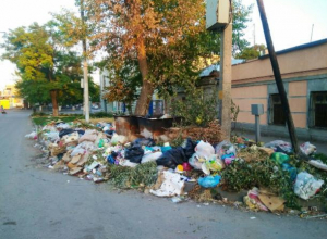 Таганрожцы устали терпеть кучи мусора от торгашей и обратились к властям Таганрожцы устали терпеть кучи мусора от торгашей и обратились к властям