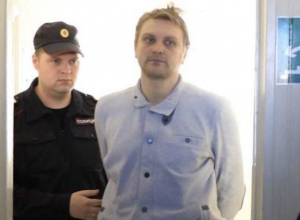 Таганрогский суд отказался изменить условия содержания подозреваемому в отравлении коллег Таганрогский суд отказался изменить условия содержания подозреваемому в отравлении коллег