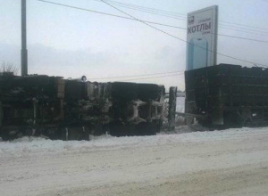 Снегопад в Таганроге оказался не по «зубам» КамАЗу Снегопад в Таганроге оказался не по «зубам» КамАЗу