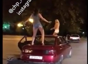 Заводные танцы таганрогских красоток взорвали социальные сети Заводные танцы таганрогских красоток взорвали социальные сети