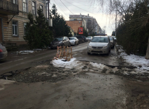 Новые ограждения для ям придумали в Таганроге Новые ограждения для ям придумали в Таганроге