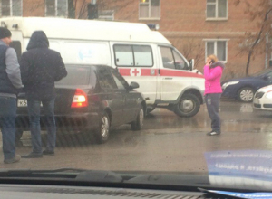 Скорая везла пациента в БСМП и попала в аварию в Таганроге Скорая везла пациента в БСМП и попала в аварию в Таганроге