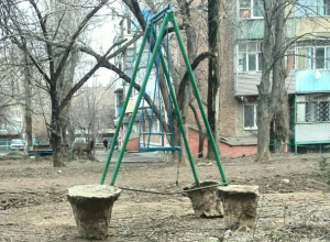 «Благоустроенные качели» на улице Москатова увидел житель Таганрога «Благоустроенные качели» на улице Москатова увидел житель Таганрога