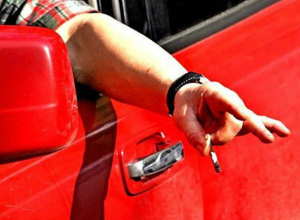 Медведев запретил выбрасывать окурки из окон поездов и автомобилей Медведев запретил выбрасывать окурки из окон поездов и автомобилей