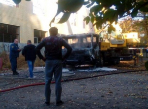 В Таганроге сгорел кран от соприкосновения с высоковольтными проводами В Таганроге сгорел кран от соприкосновения с высоковольтными проводами