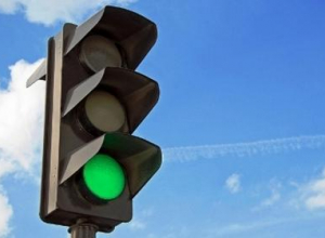 Трехфазные светофоры заработали на перекрестах в Таганроге Трехфазные светофоры заработали на перекрестах в Таганроге