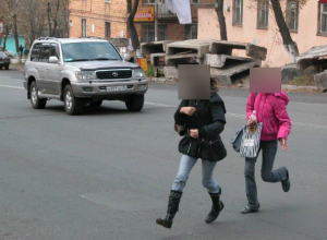 Бросаться под машины ради забавы стали бесстрашные подростки Таганрога Бросаться под машины ради забавы стали бесстрашные подростки Таганрога