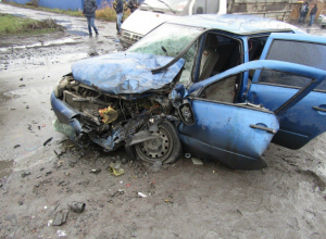 Выскочивший на встречку водитель такси погиб в лобовом ДТП с самосвалом в Таганроге Выскочивший на встречку водитель такси погиб в лобовом ДТП с самосвалом в Таганроге