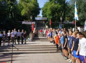 Три сотни таганрожцев взяли штурмом Каменную лестницу Три сотни таганрожцев взяли штурмом Каменную лестницу