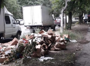 Торгаши оставили после себя горы мусора в Таганроге и остались безнаказанными Торгаши оставили после себя горы мусора в Таганроге и остались безнаказанными
