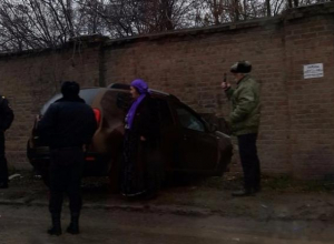 В Таганроге водитель иномарки предпринял попытку «ворваться» на завод В Таганроге водитель иномарки предпринял попытку «ворваться» на завод