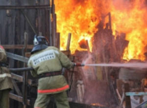 В Таганроге случился пожар в летней кухне В Таганроге случился пожар в летней кухне