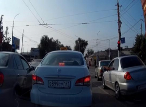 Недобросовестные таганрогские автолюбители выстраиваются в очередь для оформления протоколов Недобросовестные таганрогские автолюбители выстраиваются в очередь для оформления протоколов