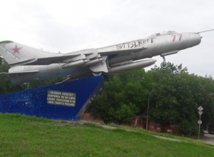 Памятник советской авиации в Таганроге забыт и отдан на растерзание вандалам Памятник советской авиации в Таганроге забыт и отдан на растерзание вандалам