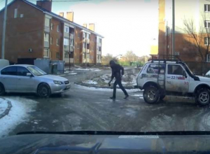 Автомобильный маньяк с топором оказался шутником Автомобильный маньяк с топором оказался шутником