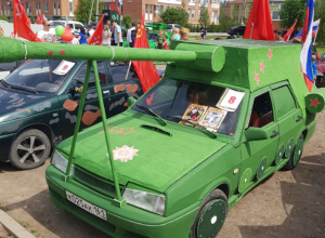 Парад автомобилей в Таганроге продолжается (фоторепортаж) Парад автомобилей в Таганроге продолжается (фоторепортаж)