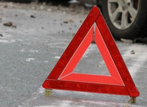 В Таганроге на пешеходном переходе из-за маршрутки пострадали две женщины В Таганроге на пешеходном переходе из-за маршрутки пострадали две женщины