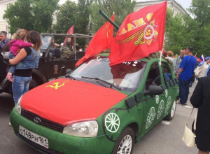 Парад стилизованных автомобилей прошел в Таганроге Парад стилизованных автомобилей прошел в Таганроге
