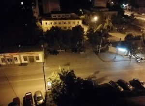 Полуночные танцы на парковке разбудили половину микрорайона в Таганроге Полуночные танцы на парковке разбудили половину микрорайона в Таганроге