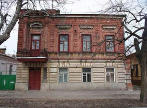 В Таганроге расселили дом Фаины Раневской В Таганроге расселили дом Фаины Раневской