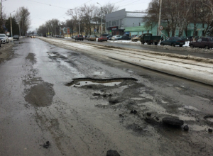 Водители просят залатать дыры на Большой Бульварной Водители просят залатать дыры на Большой Бульварной
