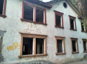 Приют для бомжей и крыс организовали власти Таганрога на месте расселенных домов Приют для бомжей и крыс организовали власти Таганрога на месте расселенных домов