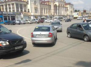 В районе Нового вокзала произошла авария, нарушитель сбежал В районе Нового вокзала произошла авария, нарушитель сбежал