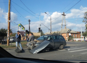 В «женском» ДТП в Таганроге пострадал дорожный знак В «женском» ДТП в Таганроге пострадал дорожный знак