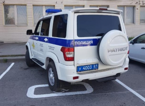 Полицейский проигнорировал замечание таганрожца о парковке на месте для инвалидов Полицейский проигнорировал замечание таганрожца о парковке на месте для инвалидов
