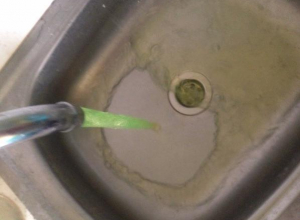 МУП «Водоканал» удивил жителей Северного микрорайона необычным цветом воды МУП «Водоканал» удивил жителей Северного микрорайона необычным цветом воды