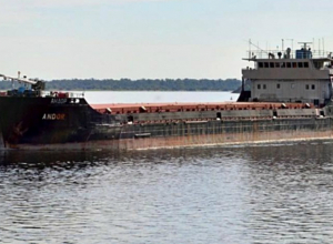 Не поделили Азовское море и столкнулись два судна, одно из них из Таганрога Не поделили Азовское море и столкнулись два судна, одно из них из Таганрога