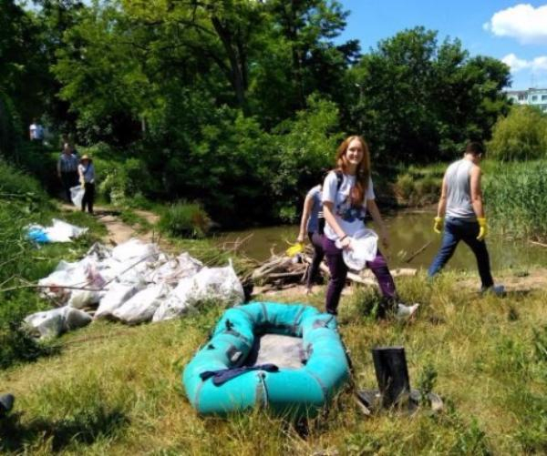 Два КАМАЗа и погрузчик привлекались к расчистке рощи Дубки в Таганроге Два КАМАЗа и погрузчик привлекались к расчистке рощи Дубки в Таганроге