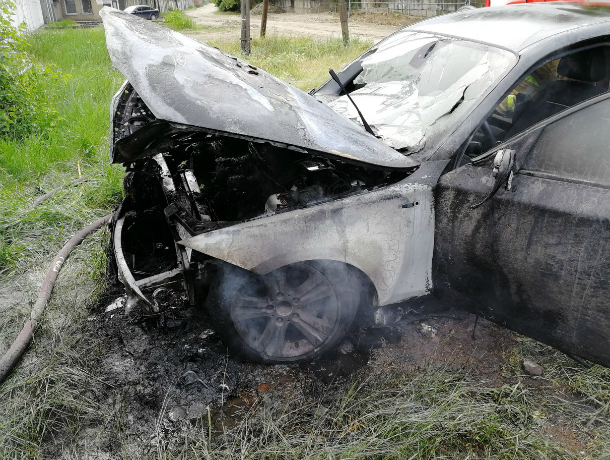 Красавец BMW сгорел в Таганроге Красавец BMW сгорел в Таганроге