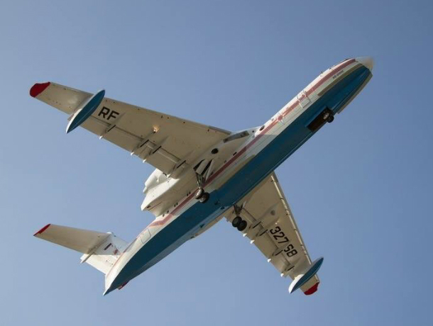 Очередной Бе-200ЧС поднялся в воздух с заводского аэродрома ТАНТК им. Г.М.Бериева в Таганроге Очередной Бе-200ЧС поднялся в воздух с заводского аэродрома ТАНТК им. Г.М.Бериева в Таганроге