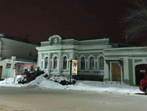 Неуместный баннер вызвал волну возмущения у таганрожцев Неуместный баннер вызвал волну возмущения у таганрожцев