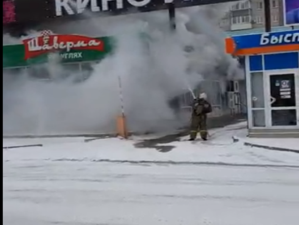 В Таганроге сгорела шаверма по улице Дзержинского В Таганроге сгорела шаверма по улице Дзержинского