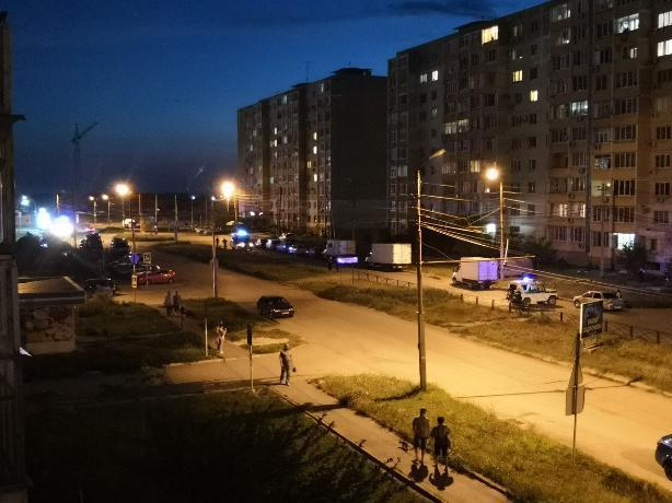 В Таганроге из-за угрозы взрыва жителей многоэтажки срочно эвакуировали В Таганроге из-за угрозы взрыва жителей многоэтажки срочно эвакуировали