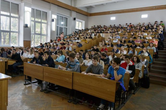 В Таганроге более 150 учащихся написали экономический диктант В Таганроге более 150 учащихся написали экономический диктант