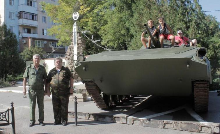 БМП-1 стала завершающим элементом памятника «Черный тюльпан» БМП-1 стала завершающим элементом памятника «Черный тюльпан»
