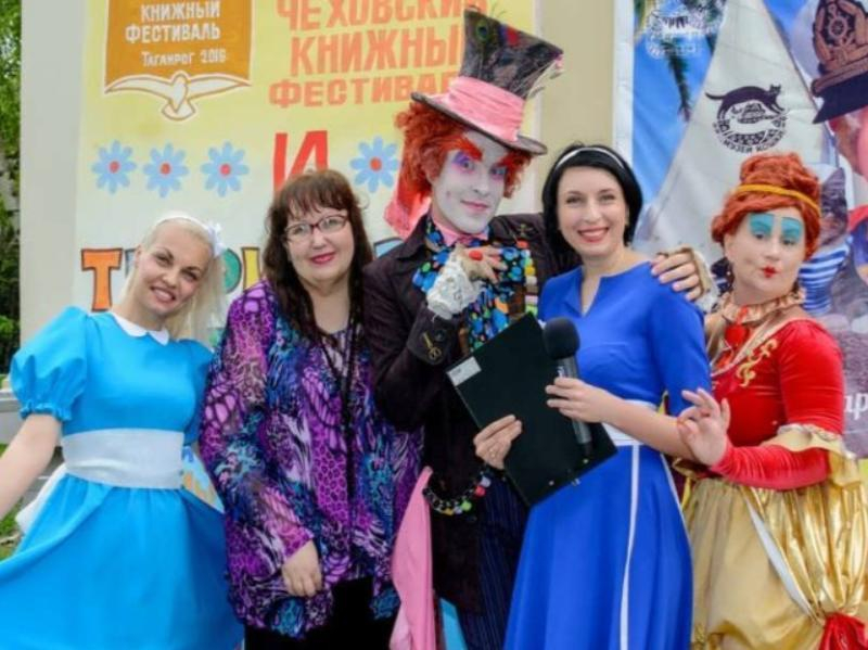 Таганрог готовится к масштабным гуляниям в честь Чеховской декады Таганрог готовится к масштабным гуляниям в честь Чеховской декады