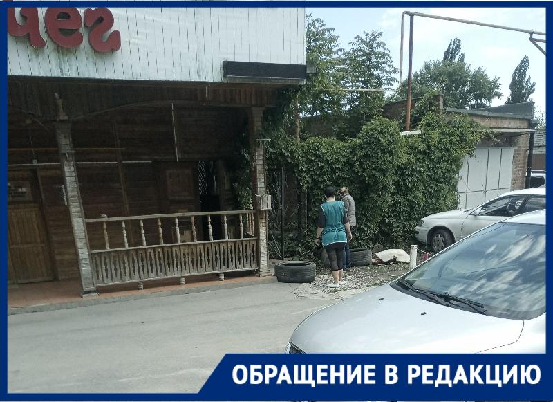 Таганрожцы умоляют администрацию обратить внимание на кафе, где ночью продают разведенный спирт Таганрожцы умоляют администрацию обратить внимание на кафе, где ночью продают разведенный спирт
