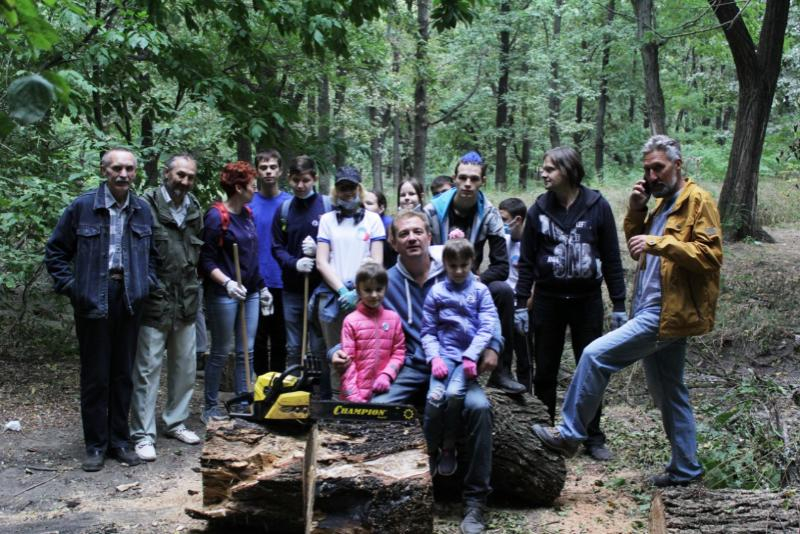 Члены Молодежного клуба провели акцию в Дубках Члены Молодежного клуба провели акцию в Дубках